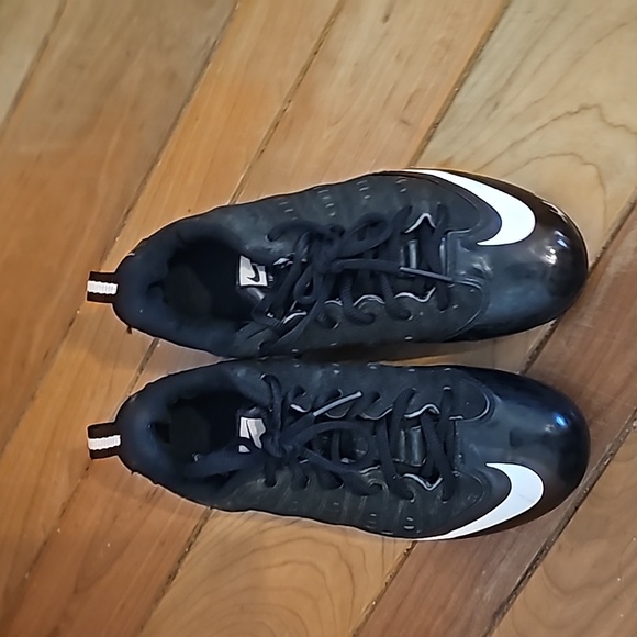 Kids nike size 3.5 cleats - Picture 4 of 6